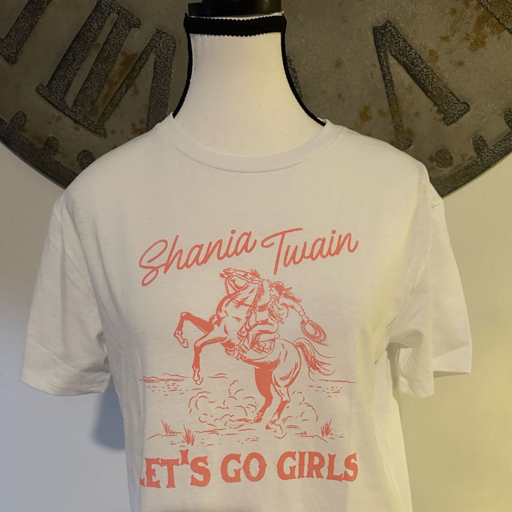 Shania Twain White and Pink T-Shirt - Picture 2 of 3